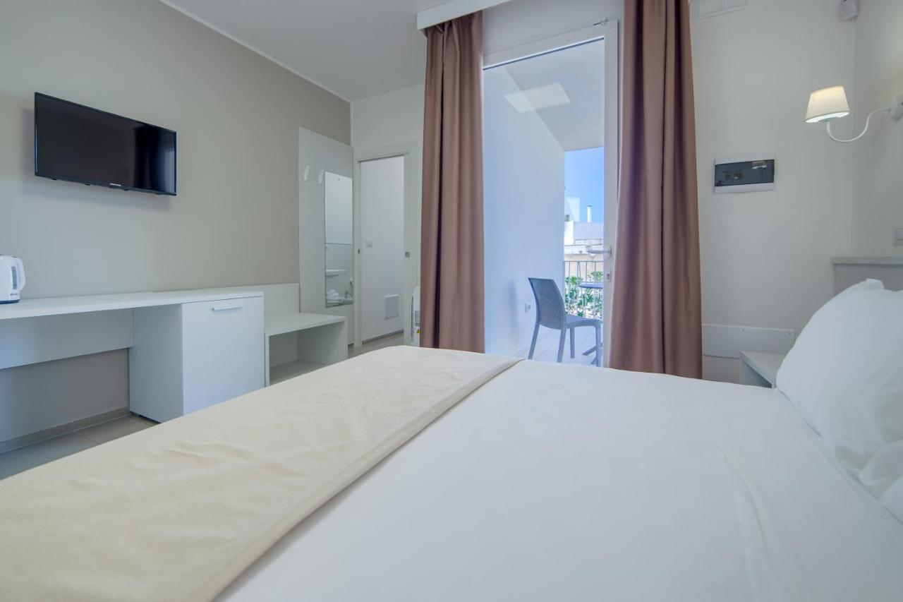 Smart Hotel Ugento トッレ・サン・ジョヴァンニ・ウジェント エクステリア 写真
