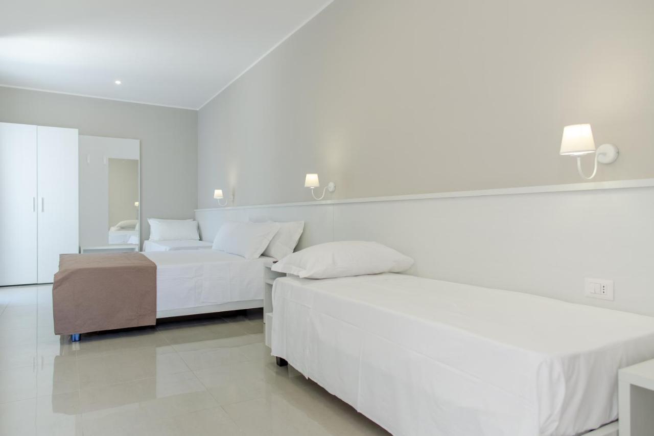 Smart Hotel Ugento トッレ・サン・ジョヴァンニ・ウジェント エクステリア 写真